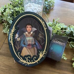 Snow White & Evil Queen Decorative Accent crossbody purse - Disney park item